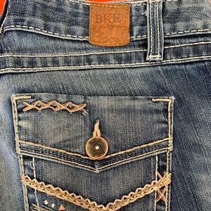 Buckle Jeans, Madison Fit. Low rise boot cut size 6